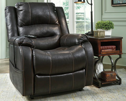 Yandel Signature Design by Ashley Recliner