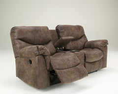 Alzena Signature Design by Ashley Loveseat