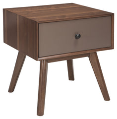 Lynnifer Signature Design by Ashley End Table